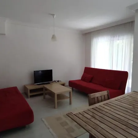 3- Bedroom With Large Garden 600m To Beach