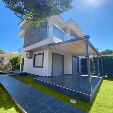 3- Bedroom With Large Garden 600m To Beach Villa Çeşme