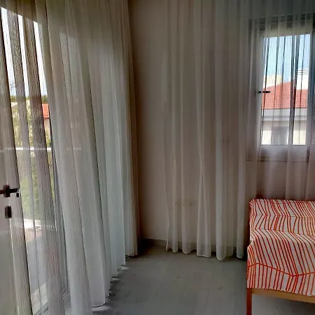 3- Bedroom With Large Garden 600m To Beach *