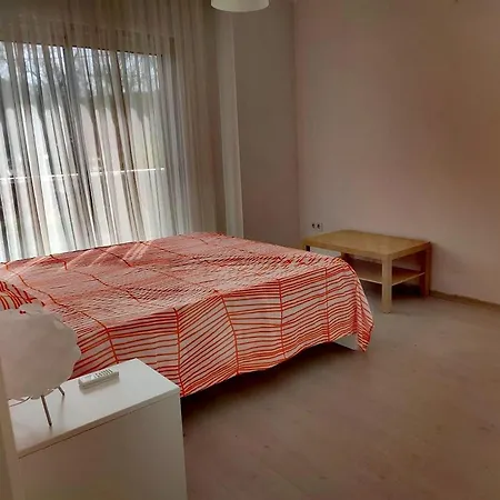 Villa 3- Bedroom With Large Garden 600m To Beach *