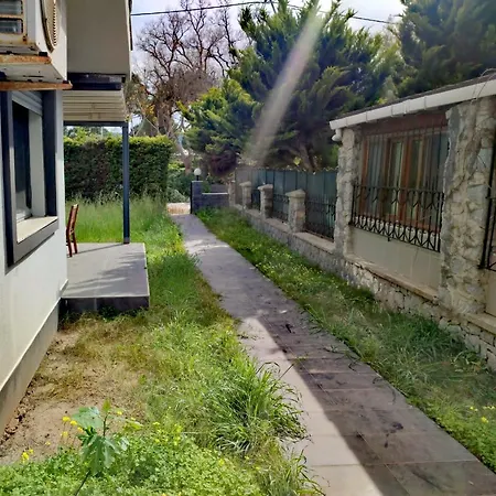 3- Bedroom With Large Garden 600m To Beach *