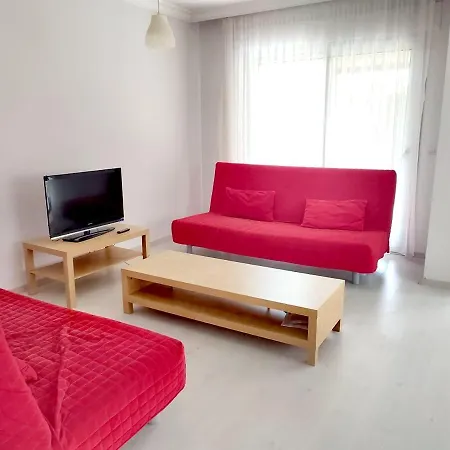 וילה 3- Bedroom With Large Garden 600m To Beach *